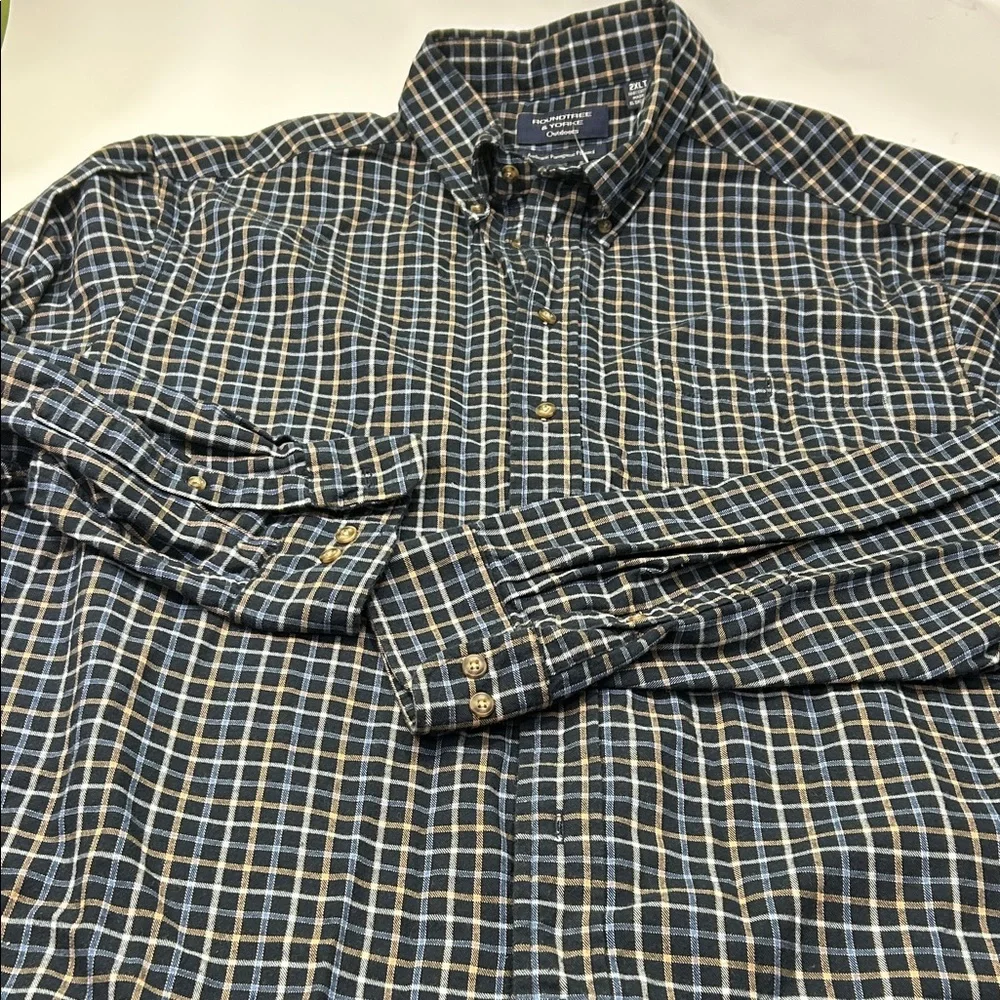 Roundtree & Yorke Men's Checkered Shirt - Navy and Beige - Picture 12 of 16